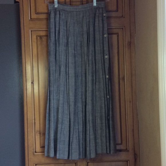 FINAL SALE PRICE Frank Borenstein Plaid Wool Skirt in Size 8 - Picture 1 of 7